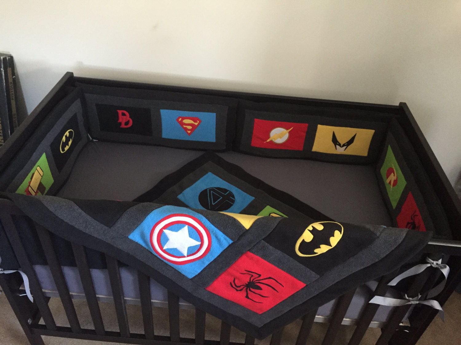 crib set Marvel heros